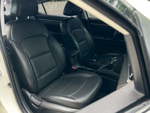 ★SUM模範店認證車　 　　　  ★熱門四門轎車款　　　　　★里程保證★IKEY免持鑰匙　　　★定速巡航★倒車影像  第10張相片