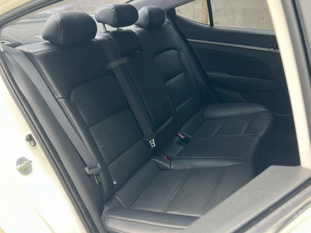 ★SUM模範店認證車　 　　　  ★熱門四門轎車款　　　　　★里程保證★IKEY免持鑰匙　　　★定速巡航★倒車影像  第11張相片