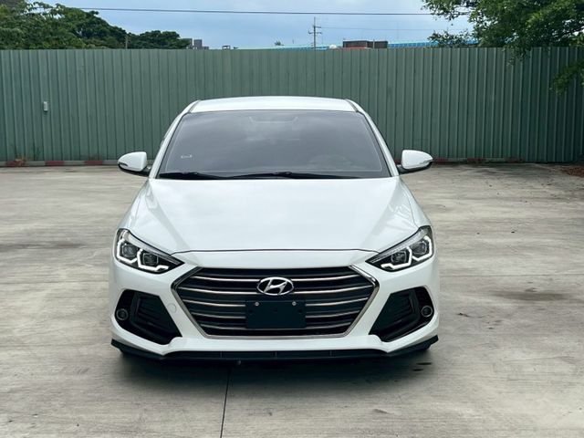 ★SUM模範店認證車　 　　　  ★熱門四門轎車款　　　　　★里程保證★IKEY免持鑰匙　　　★定速巡航★倒車影像  第12張相片