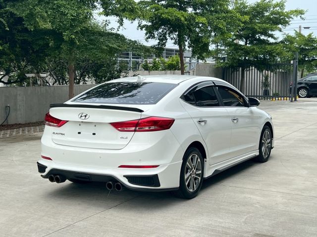 ★SUM模範店認證車　 　　　  ★熱門四門轎車款　　　　　★里程保證★IKEY免持鑰匙　　　★定速巡航★倒車影像  第16張相片