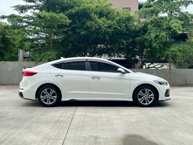 ★SUM模範店認證車　 　　　  ★熱門四門轎車款　　　　　★里程保證★IKEY免持鑰匙　　　★定速巡航★倒車影像  第18張相片