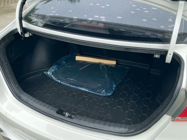 ★SUM模範店認證車　 　　　  ★熱門四門轎車款　　　　　★里程保證★IKEY免持鑰匙　　　★定速巡航★倒車影像  第19張相片