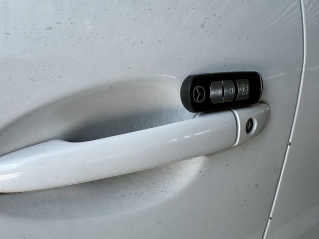 ★SUM模範店認證車　 　　　  ★熱門四門轎車款　　　　　★里程保證★IKEY免持鑰匙　　　★定速巡航★倒車影像  第8張相片