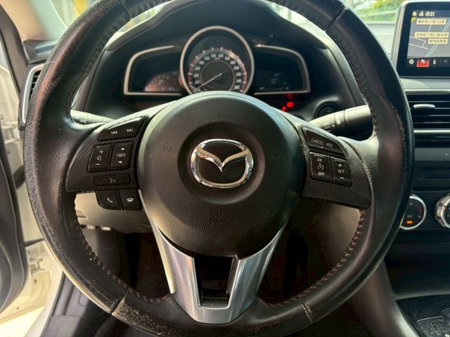 ★SUM模範店認證車　 　　　  ★熱門四門轎車款　　　　　★里程保證★IKEY免持鑰匙　　　★定速巡航★倒車影像  第9張相片