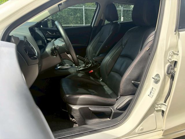 ★SUM模範店認證車　 　　　  ★熱門四門轎車款　　　　　★里程保證★IKEY免持鑰匙　　　★定速巡航★倒車影像  第11張相片