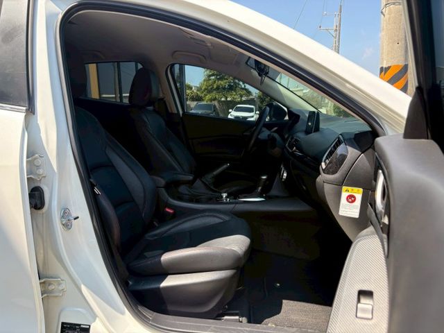 ★SUM模範店認證車　 　　　  ★熱門四門轎車款　　　　　★里程保證★IKEY免持鑰匙　　　★定速巡航★倒車影像  第13張相片