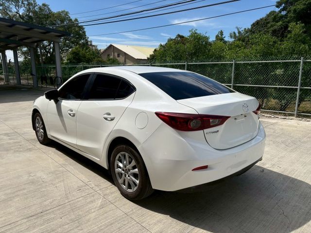 ★SUM模範店認證車　 　　　  ★熱門四門轎車款　　　　　★里程保證★IKEY免持鑰匙　　　★定速巡航★倒車影像  第16張相片