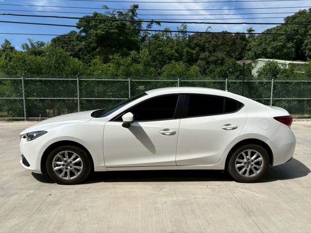 ★SUM模範店認證車　 　　　  ★熱門四門轎車款　　　　　★里程保證★IKEY免持鑰匙　　　★定速巡航★倒車影像  第18張相片