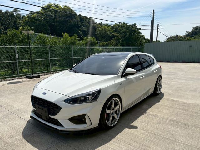 ★SUM模範店家★專業認證　★熱門五門掀背車款　　　　★里程保證★IKEY免持鑰匙　　　★LV2自動跟車★倒車影像  第2張相片