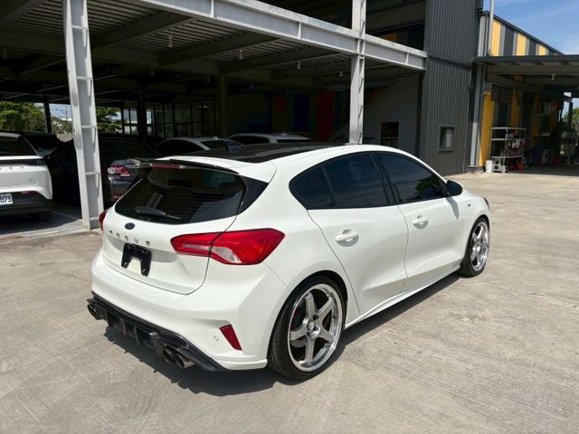 ★SUM模範店家★專業認證　★熱門五門掀背車款　　　　★里程保證★IKEY免持鑰匙　　　★LV2自動跟車★倒車影像  第17張相片