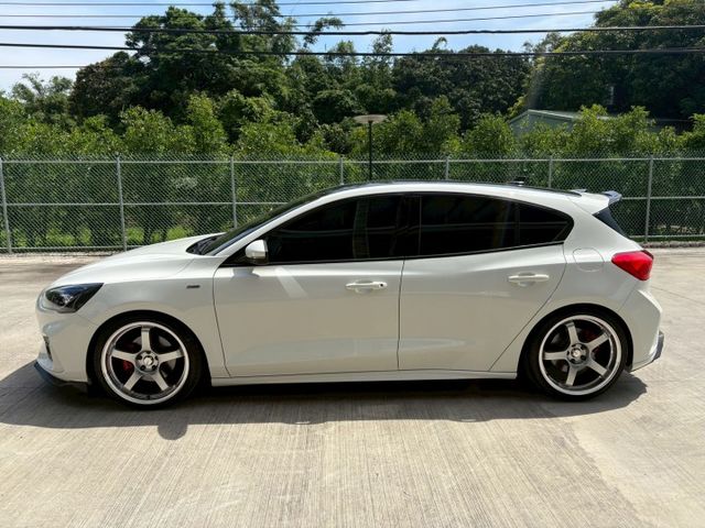 ★SUM模範店家★專業認證　★熱門五門掀背車款　　　　★里程保證★IKEY免持鑰匙　　　★LV2自動跟車★倒車影像  第18張相片