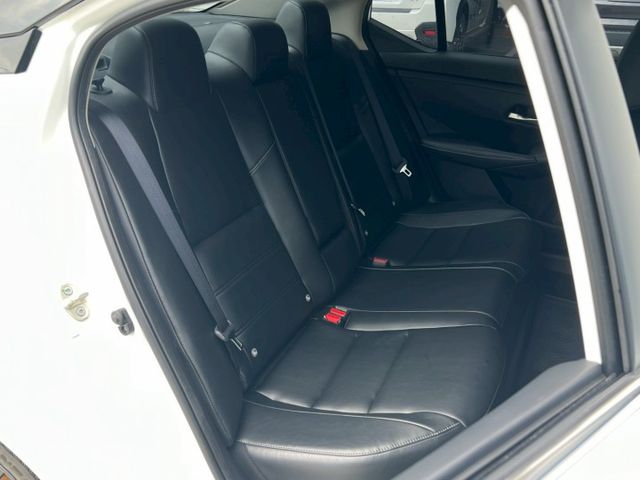 ★SUM模範店認證車　 　　　  ★熱門四門轎車款　　　　　★里程保證★ACC自動跟車　　　★免持鑰匙★360°環景  第13張相片