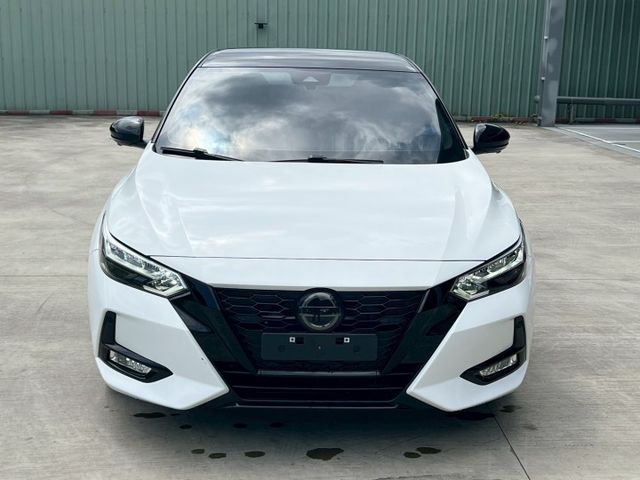 ★SUM模範店認證車　 　　　  ★熱門四門轎車款　　　　　★里程保證★ACC自動跟車　　　★免持鑰匙★360°環景  第14張相片