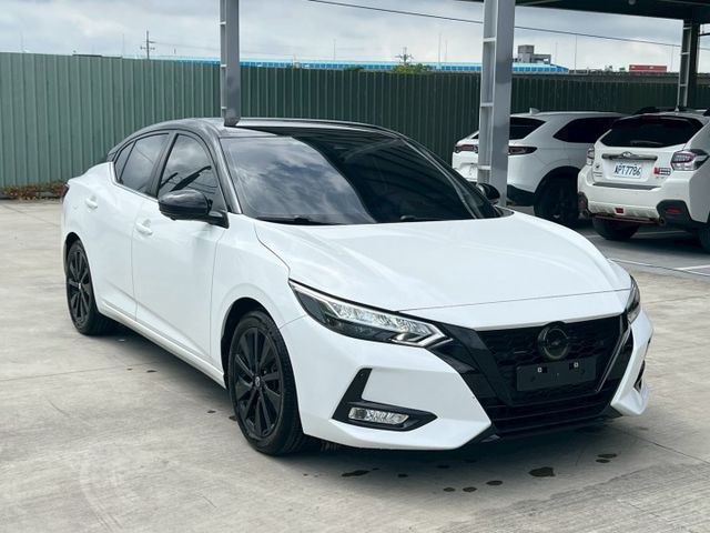 ★SUM模範店認證車　 　　　  ★熱門四門轎車款　　　　　★里程保證★ACC自動跟車　　　★免持鑰匙★360°環景  第15張相片