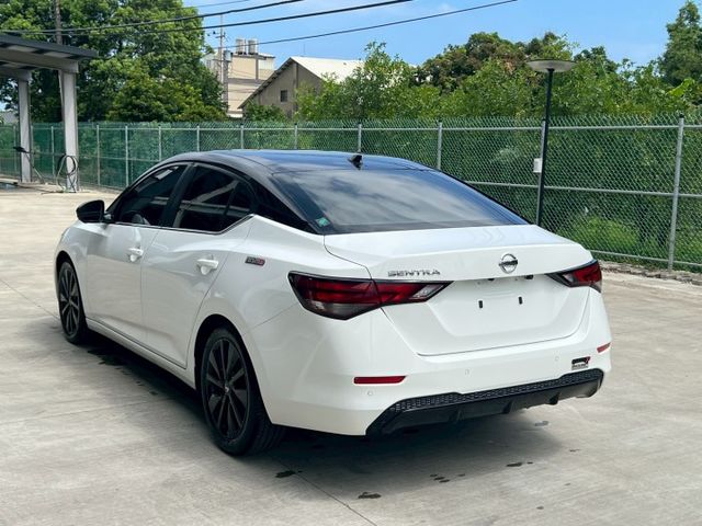 ★SUM模範店認證車　 　　　  ★熱門四門轎車款　　　　　★里程保證★ACC自動跟車　　　★免持鑰匙★360°環景  第16張相片