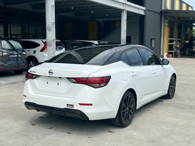 ★SUM模範店認證車　 　　　  ★熱門四門轎車款　　　　　★里程保證★ACC自動跟車　　　★免持鑰匙★360°環景  第18張相片