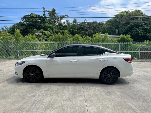 ★SUM模範店認證車　 　　　  ★熱門四門轎車款　　　　　★里程保證★ACC自動跟車　　　★免持鑰匙★360°環景  第19張相片