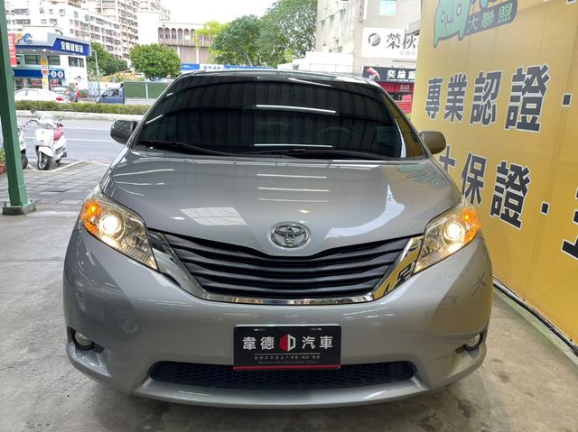 TOYOTA豐田 SIENNA  第2張相片