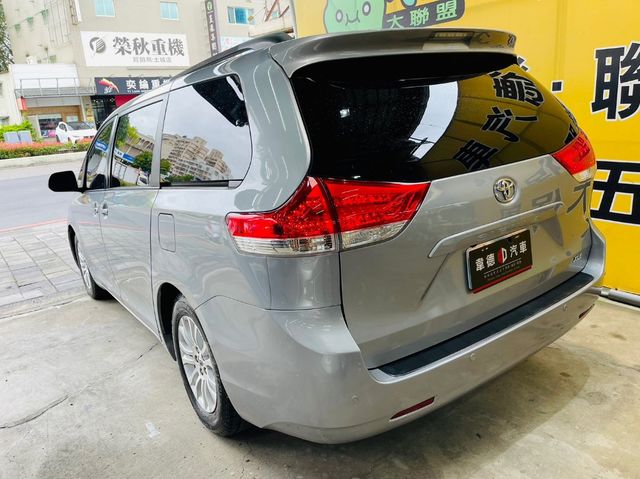 TOYOTA豐田 SIENNA  第4張相片