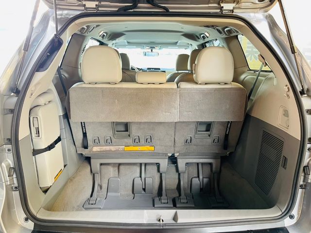 TOYOTA豐田 SIENNA  第10張相片