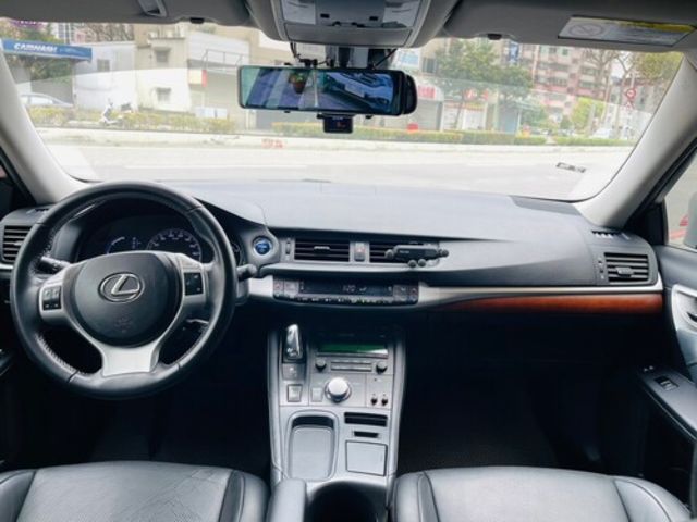 LEXUS凌志 CT200H  第7張相片