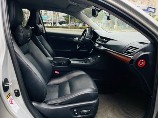 LEXUS凌志 CT200H  第8張相片