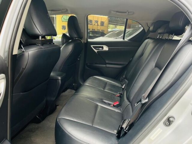 LEXUS凌志 CT200H  第9張相片