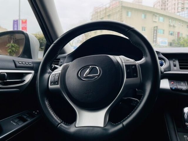 LEXUS凌志 CT200H  第12張相片