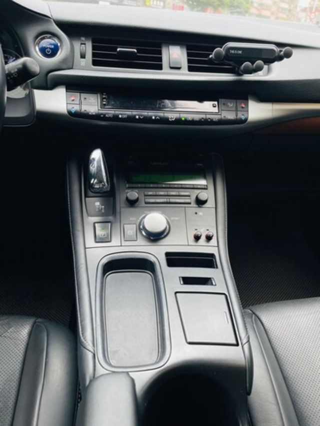 LEXUS凌志 CT200H  第13張相片