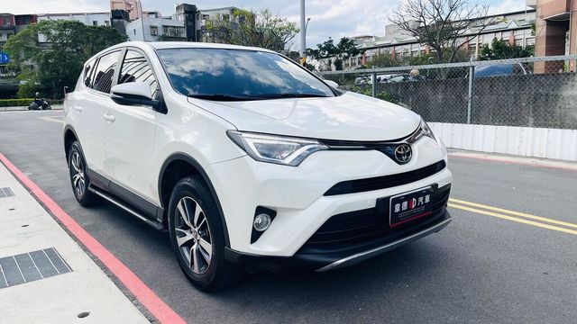 TOYOTA豐田 RAV4  第3張相片