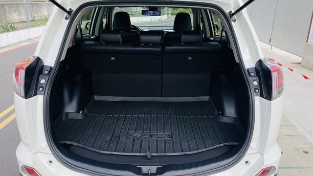 TOYOTA豐田 RAV4  第18張相片
