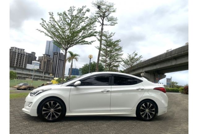 Hyundai ELANTRA  第3張相片