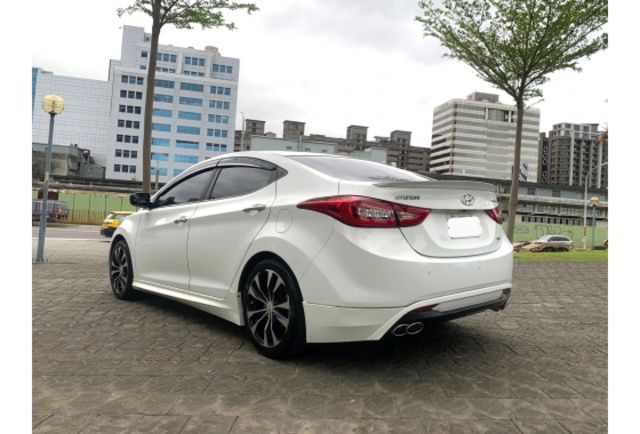 Hyundai ELANTRA  第4張相片