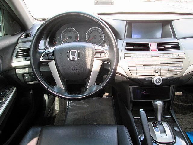 市場稀有2.4頂級 內裝氣氛不輸同期車款  第12張相片