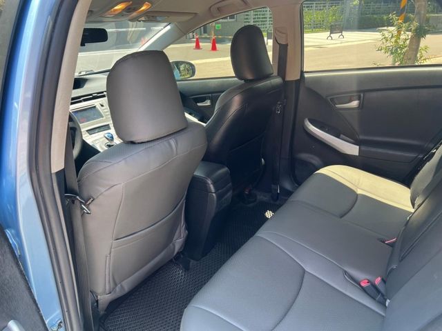 Toyota  Prius  第15張相片