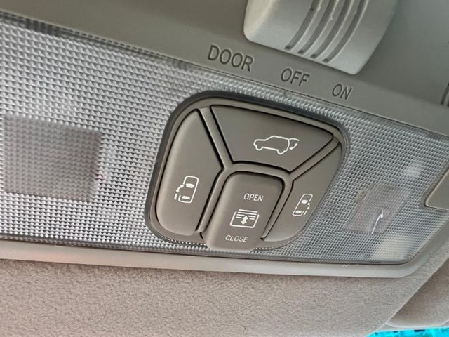 Toyota  Previa  第17張相片