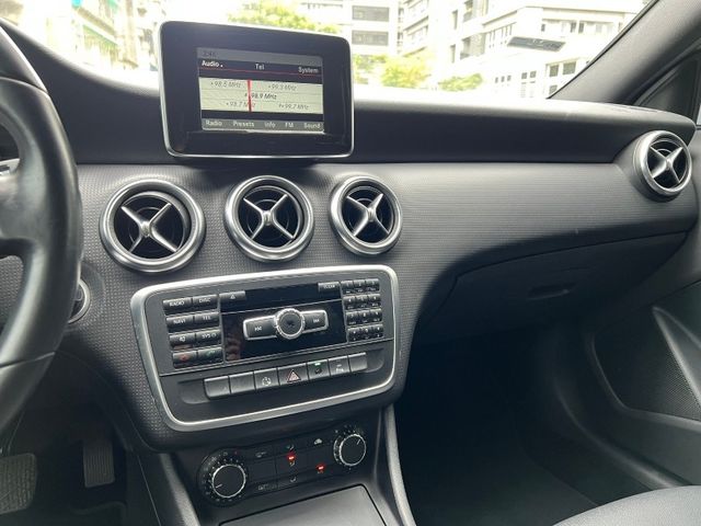 Mercedes-Benz/賓士   A-CLASS  A180  第11張相片