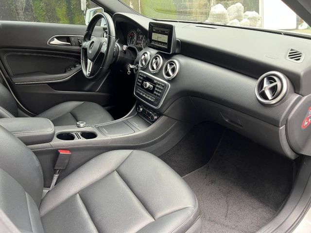Mercedes-Benz/賓士   A-CLASS  A180  第13張相片