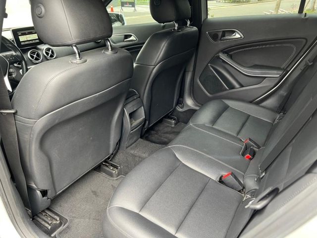 Mercedes-Benz/賓士   A-CLASS  A180  第15張相片