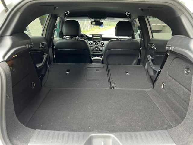 Mercedes-Benz/賓士   A-CLASS  A180  第17張相片