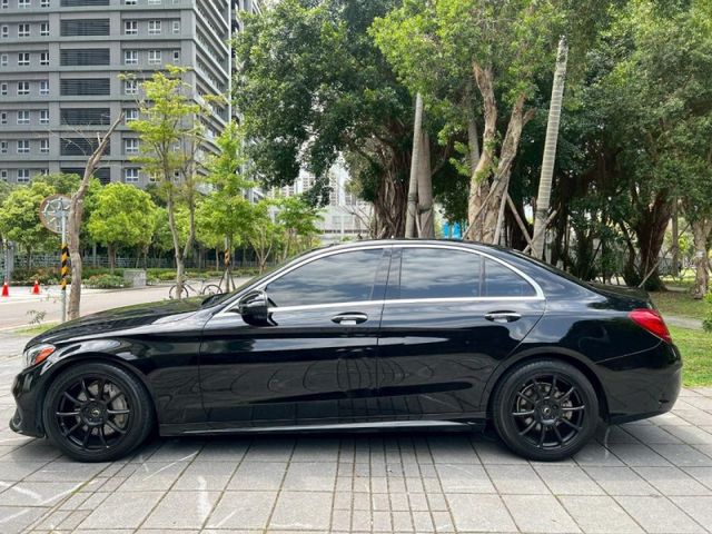 Mercedes-Benz/賓士   C-CLASS  C300  第5張相片