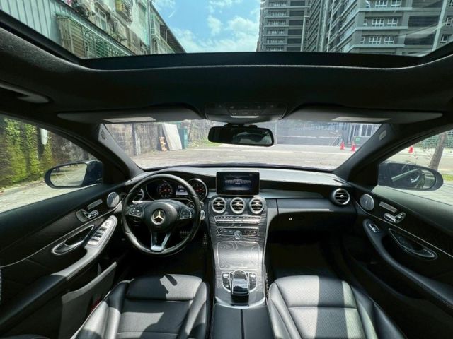 Mercedes-Benz/賓士   C-CLASS  C300  第8張相片