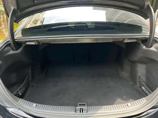 Mercedes-Benz/賓士   C-CLASS  C300  第18張相片