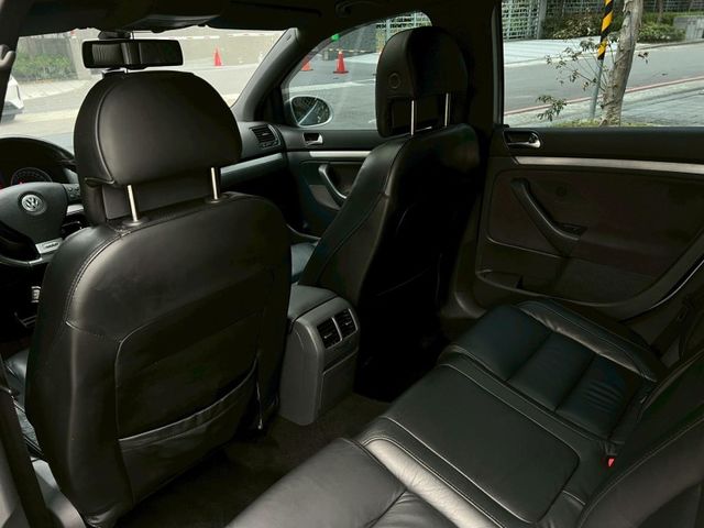 Volkswagen 福斯  Golf  第14張相片