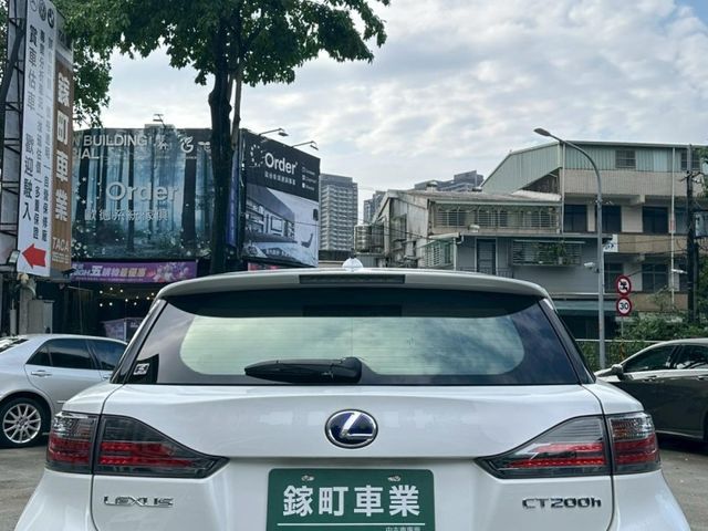 Lexus  CT200H  第8張相片