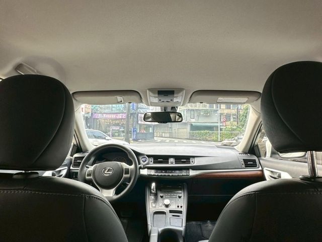 Lexus  CT200H  第15張相片