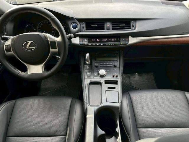 Lexus  CT200H  第17張相片