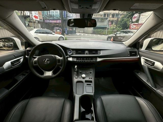 Lexus  CT200H  第20張相片