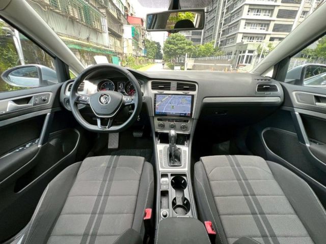 Volkswagen 福斯  Golf 鎵町車業  第8張相片