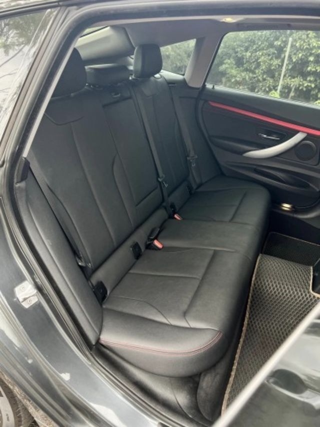帥爸爸的跑車，可以帥又有大大的後座空間。主動式尾翼 全景天窗  第14張相片